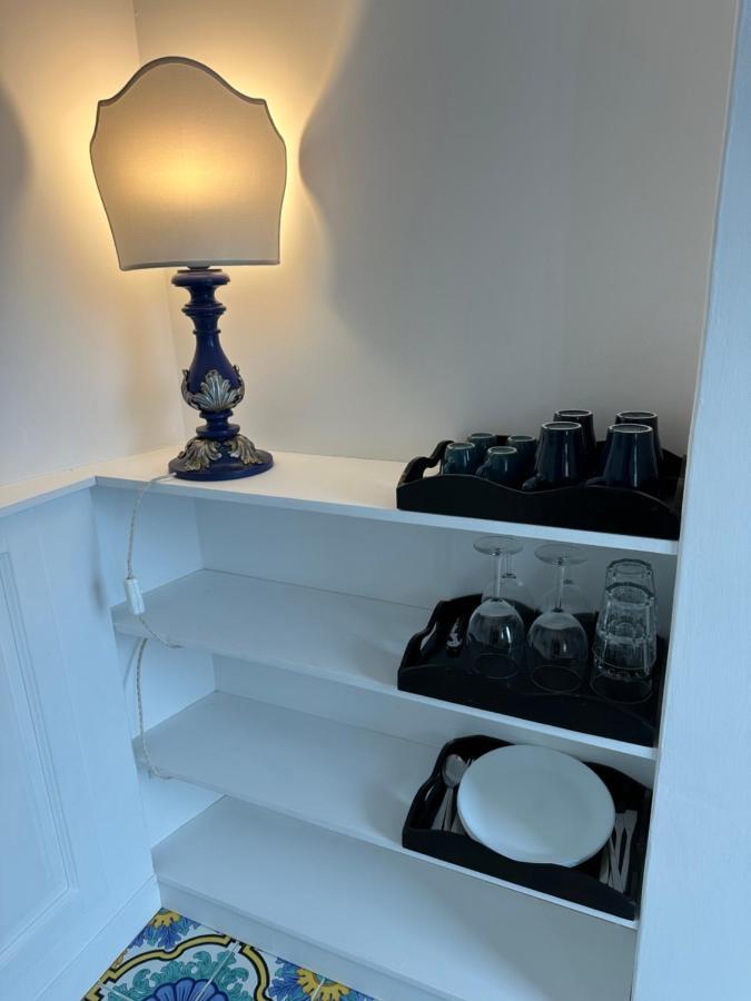 Queen View Apartment - No Kitchen Позитано Экстерьер фото