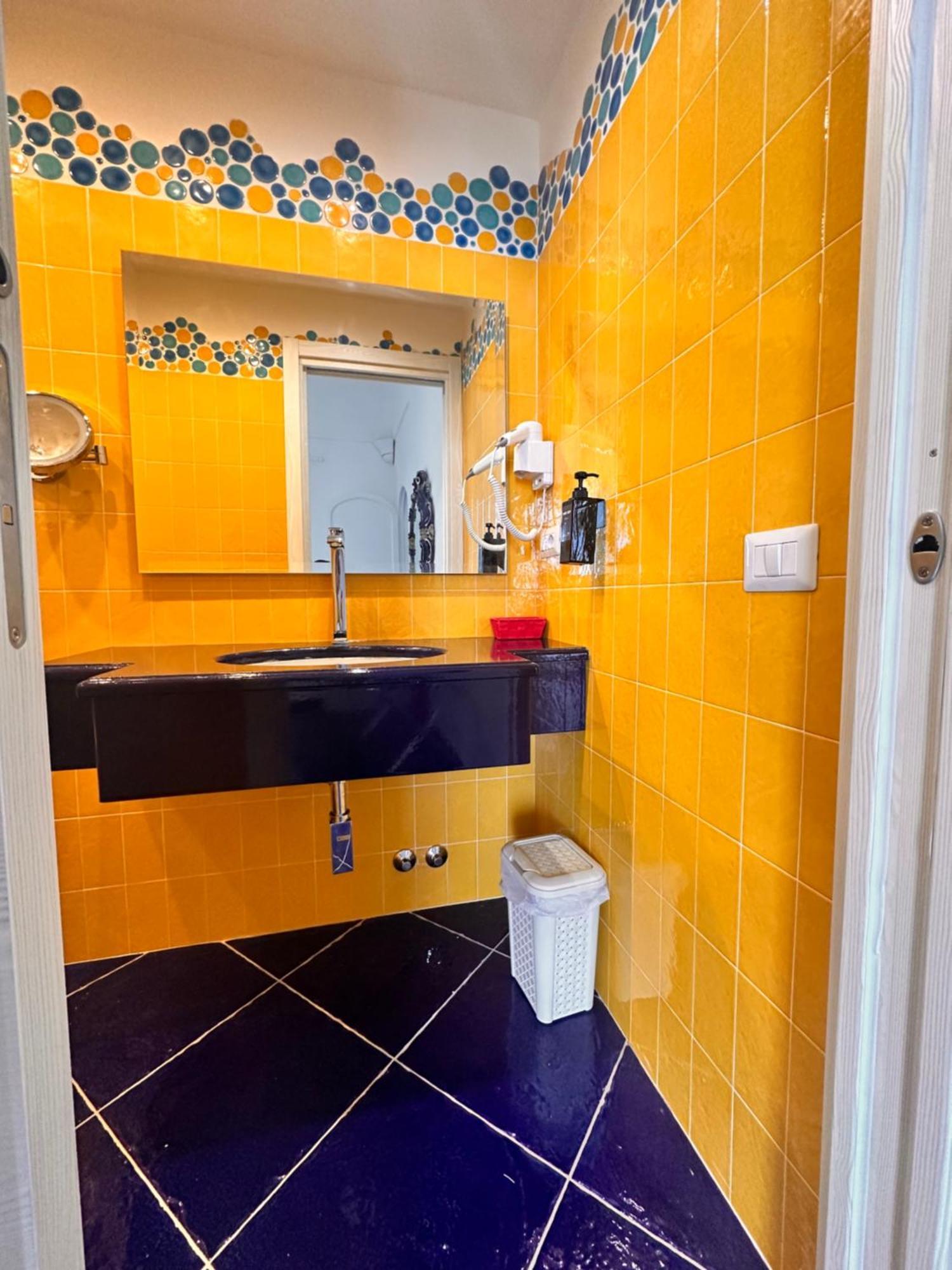 Queen View Apartment - No Kitchen Позитано Экстерьер фото